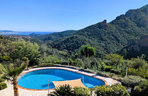 VILLA L'ESTEREL AVEC PISCINE VUE MER -MANDELIEU 06210- 6 Pers - Foto 1