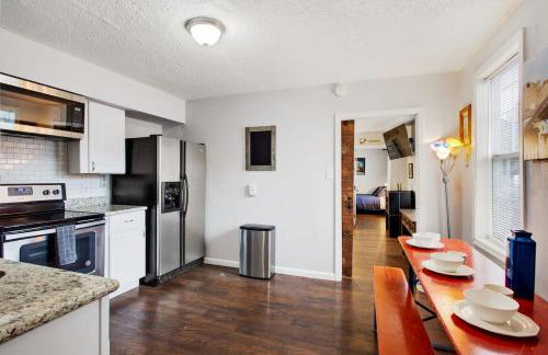 Captivating Conti Hideaway- Mid-City Perfection - Foto 6