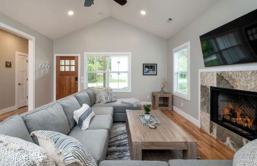 Walkable Downtown 5BR - Hot Tub and Resort Access - Foto 14