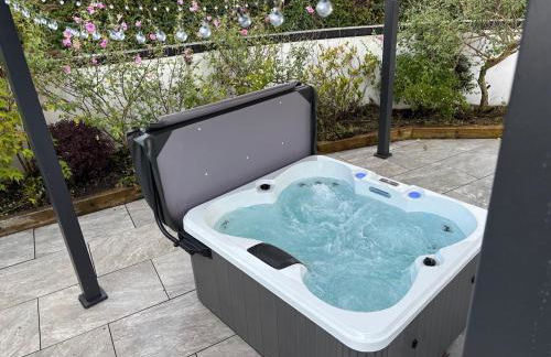 Little Woodlands Chalet with Private Garden & Hot Tub - Foto 36