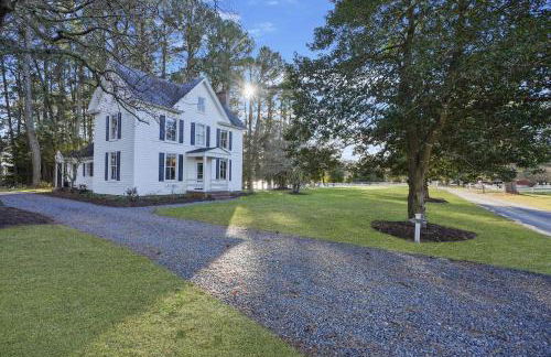 3BR Farmhouse with Porch Fire Pit Horseshoe Pit - Foto 1