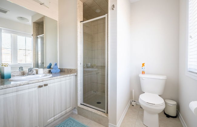 New 3BR Townhouse, Minutes to Niagara Falls and Brock University by GLOBALSTAY - Foto 11