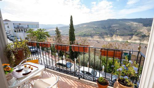 Encanto en Iznájar con terraza y vistas a la montaña - Foto 2