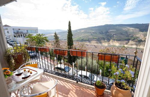 Encanto en Iznájar con terraza y vistas a la montaña - Foto 2