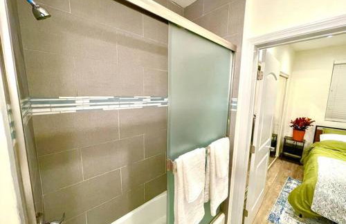 FuLLy LoAdeD ReSerVaTioN 3bed 2ba w Parking - Photo 4