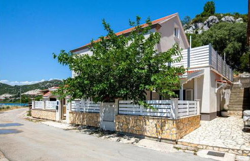 4 Bedroom Beautiful Home In Rogotin - Foto 11