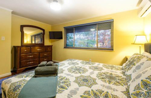 Secluded Hilltop Hideaway - Hot Tub! Two Living Rooms! - Foto 35