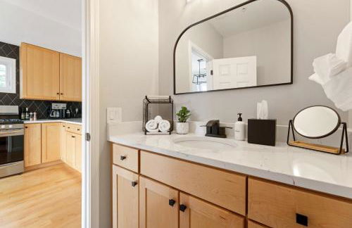 Midtown Modern - urban condo walkable to bars and beach - Foto 3