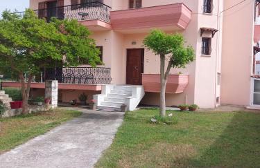 House in the Village - Foto 1