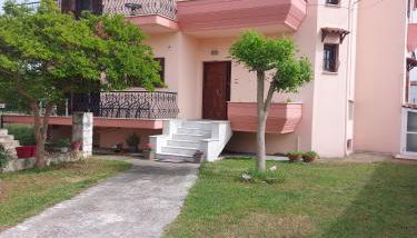 House in the Village - Foto 1