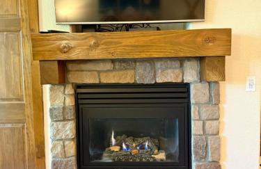 2 BR Basecamp Bliss at Kicking Horse Near Ski Hill - Foto 28