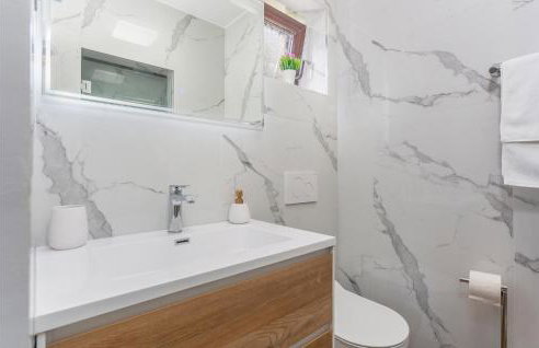 Lovely Home In Lakmartin - Photo 36