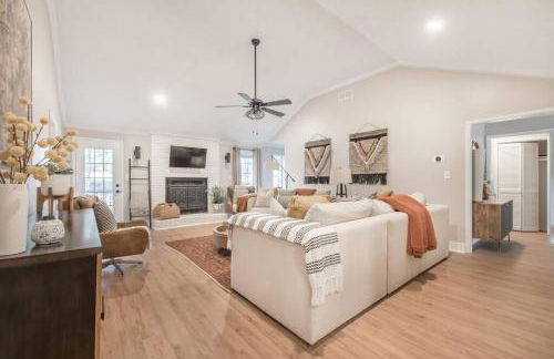 Stylish & Spacious Home Near ATL - Foto 48