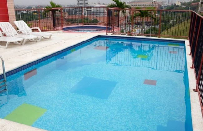 Luxurious Apartment in Front of the Chipichape Shopping Center - Photo 10