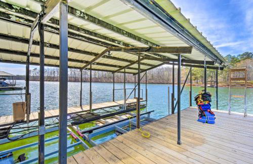 Townville Lake House with Private Dock, Kayaks! - Foto 31