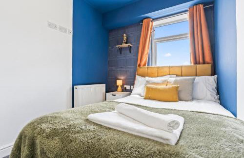 4 Beds 3 Bath (2-ensuites) Free Parking 75Mbps - Foto 24