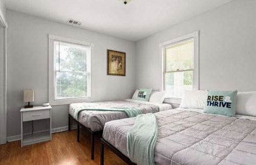 Colonial Manor - Photo 33