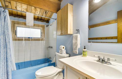 Million-Dollar View Waterfront Cabin in Bridgton! - Foto 12