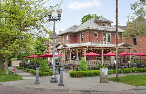 Entire Main level of Beautiful Historic Home - Foto 51