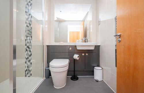 Bright Spacious Modern 5th flr City Oasis-Sleeps 6 - Pass the Keys - Foto 31