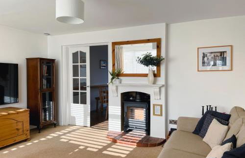 Bright & Cosy - Jacuzzi - Log Burner - King Beds - Foto 2