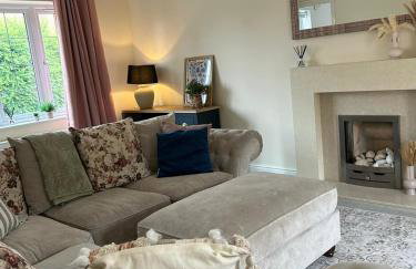 Beautiful 4-Bedroom Home for Groups & Families - Foto 18