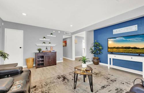 3BR Retreat with BBQ, Pool and Close to Las Vegas Fun - Foto 1