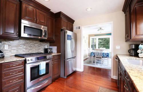 Chain O Lakes Nautical 4Bed 3Bath Waterfront with Bonus Room, Large Deck and Hot Tub - Foto 37