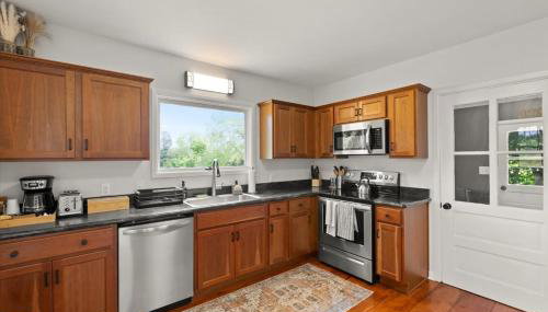 Hudson Restored Farmhouse with Fire Pit - Foto 4