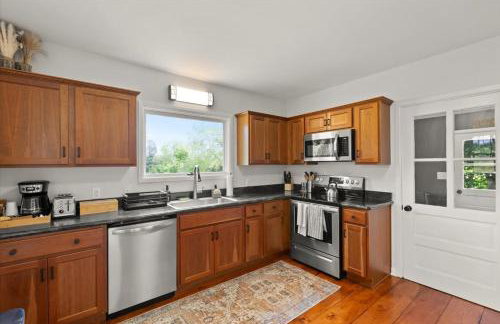 Hudson Restored Farmhouse with Fire Pit - Foto 4