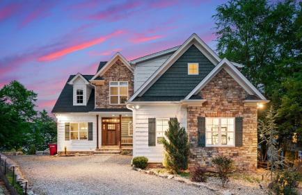 Spacious Waterfront Home on Lake Norman with Firepit Views and Dock Access - Foto 47