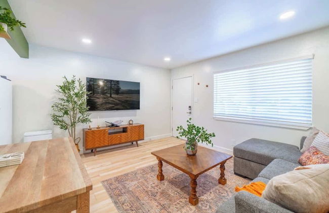 Emerald Escape - UNR & Pet Friendly - Photo 1