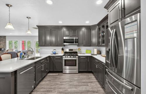 Family Mountain Escape w Private Suite Modern Comforts - Foto 28