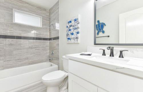 Sunset Island 3 Level Home on the Water sleeps 10 - Photo 48