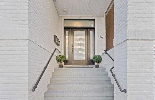 Modern 4BR 2BA Apt Steps to the Beach Open Living - Foto 38