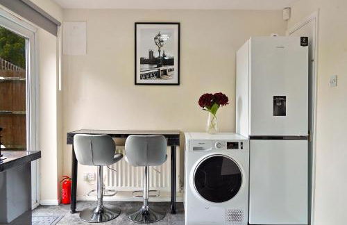 Thames Family Retreat, 2 bed house, Sleeps 6, with Parking and Garden - Foto 22