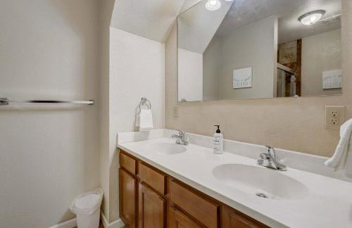 Crestpoint Court Family Multi-Level Near UCCS & BBQ - Foto 66