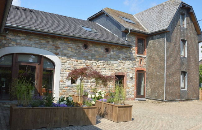 Gorgeous Holiday Home in Waimes With In-house Theatre & Pool - Photo 1