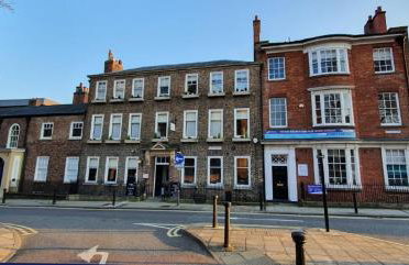 Apartment 4 - striking, 2 bedroom luxury apartment - close to town, mainline rail & theatre - Photo 31