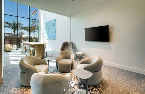 Chic 2BR Apartment Gym & Balcony Views - Foto 72