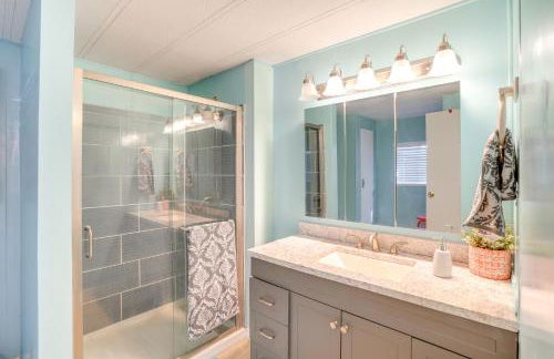 Boat and Fish Canal-Front Home on River - Foto 14