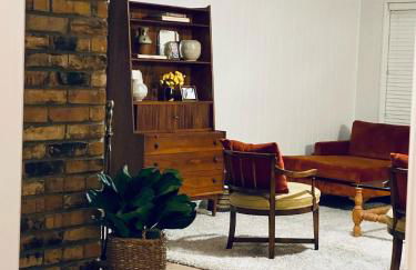 Designer Single Story 4 bed 3 bath home in mid-century style with big backyard and garage - Foto 7