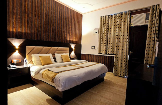 Shri Krishna Divine Dham - Photo 15