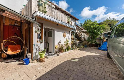 Hobbit Lounge - Photo 36