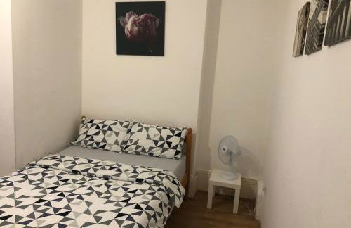 London DM x Weekly Monthly x Deals - Foto 1