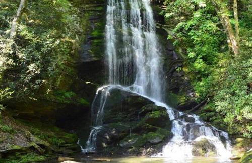 Fully Stocked Cabin Retreat w/ Game Room & Pond! - Foto 47