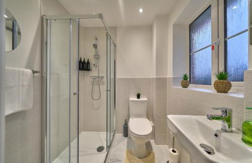 Modern 3-Bed Brand New House Aldershot Town - Foto 20