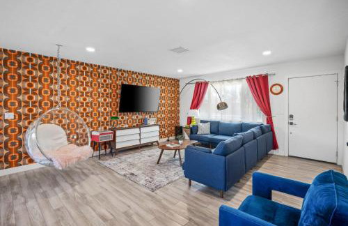 NEW Retro Escape 70's Vibes Wellness Game Room - Foto 5