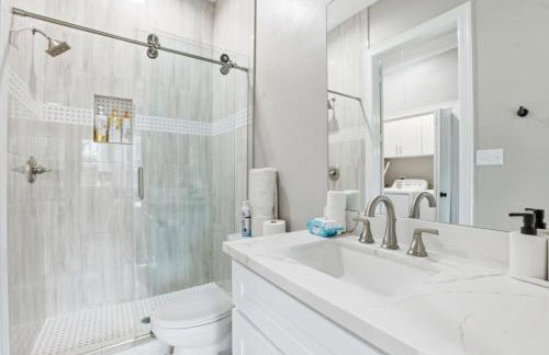 O26A Single Story 2BR Townhome King Beds Pet Friendly Houston - Foto 17