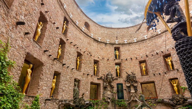 Il patio interno del Teatro-Museo Dalí